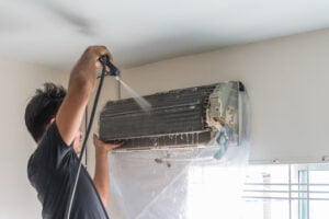 Limpeza do ar-condicionado para melhorar a qualidade do ar